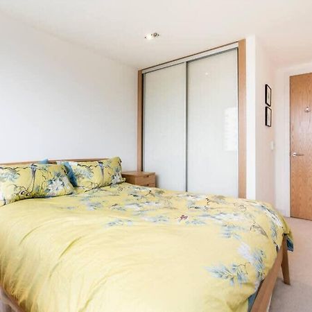1 Bedroom Penthouse Flat In East Лондон Экстерьер фото