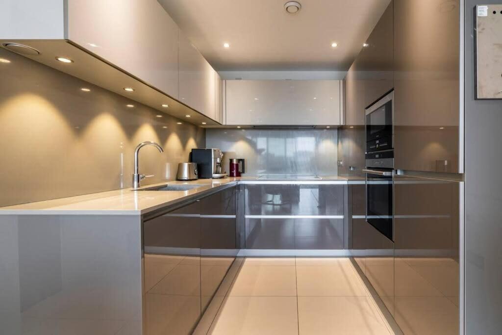 1 Bedroom Penthouse Flat In East Лондон Экстерьер фото