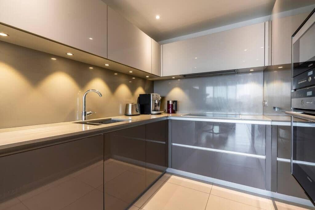 1 Bedroom Penthouse Flat In East Лондон Экстерьер фото