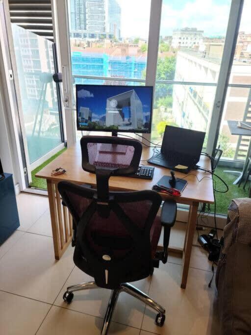1 Bedroom Penthouse Flat In East Лондон Экстерьер фото