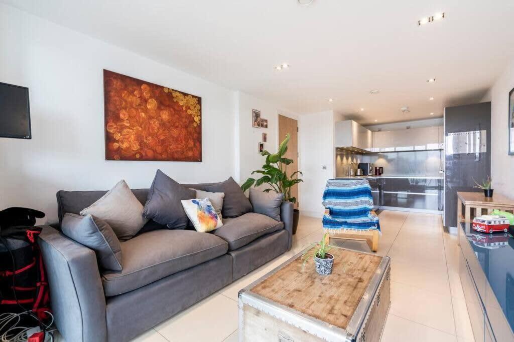 1 Bedroom Penthouse Flat In East Лондон Экстерьер фото