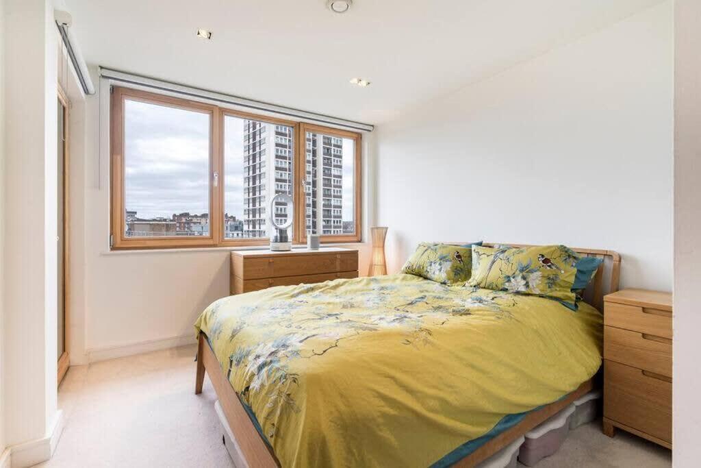 1 Bedroom Penthouse Flat In East Лондон Экстерьер фото