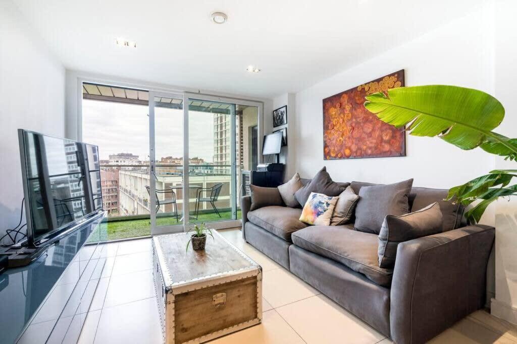 1 Bedroom Penthouse Flat In East Лондон Экстерьер фото