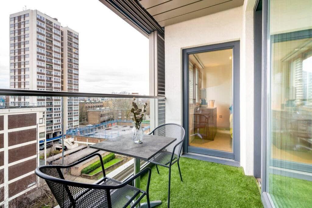 1 Bedroom Penthouse Flat In East Лондон Экстерьер фото
